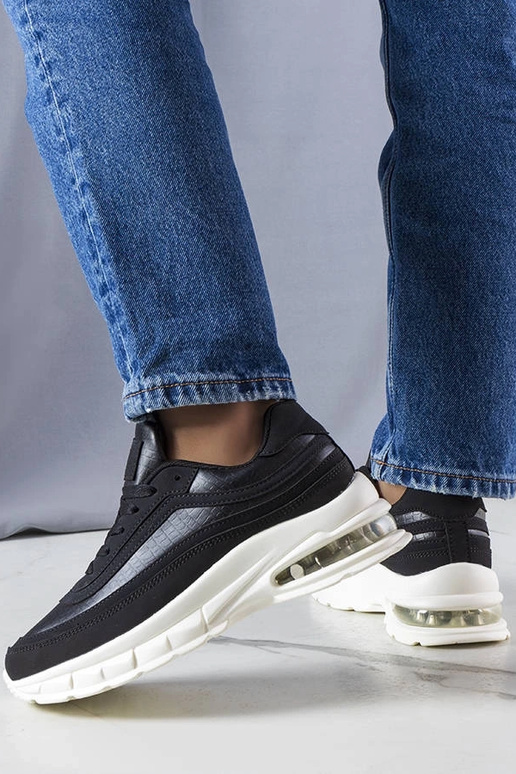 Kortnes melnās kedas