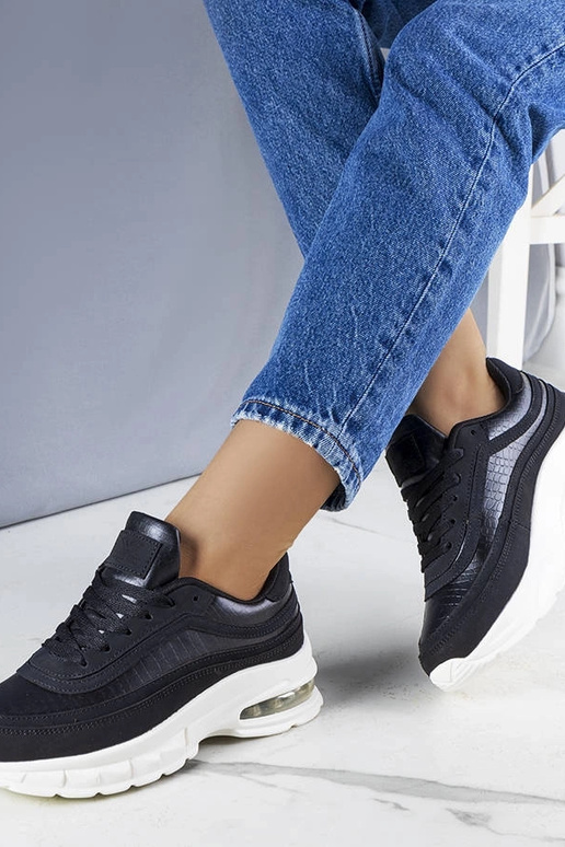 Kortnes melnās kedas