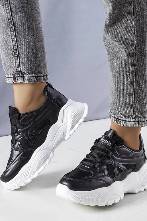 Melnas kedas ar masīvu Lorene zoli