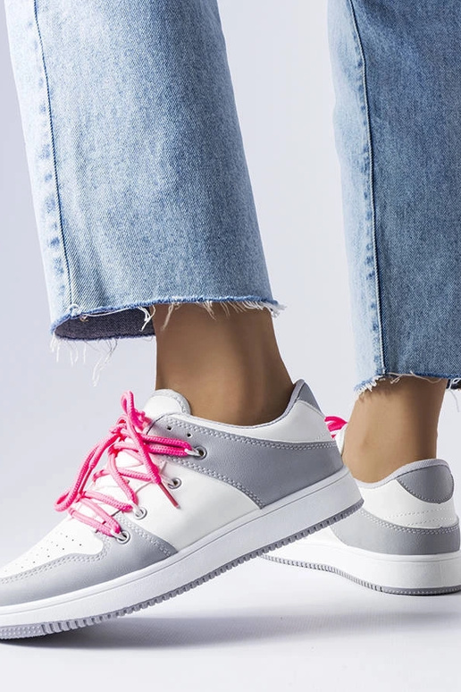 Shari baltas retro kedas