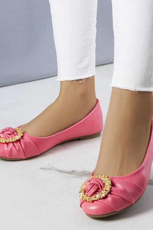 Rozā baleta dzīvokļi ar zelta...