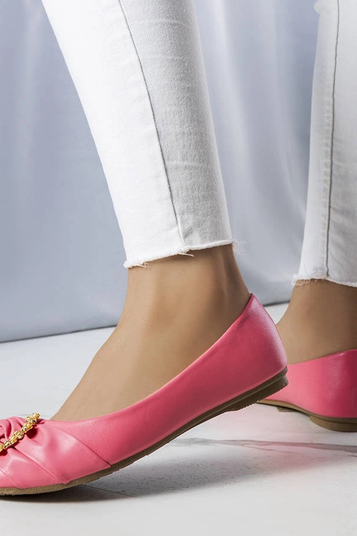 Rozā baleta dzīvokļi ar zelta...