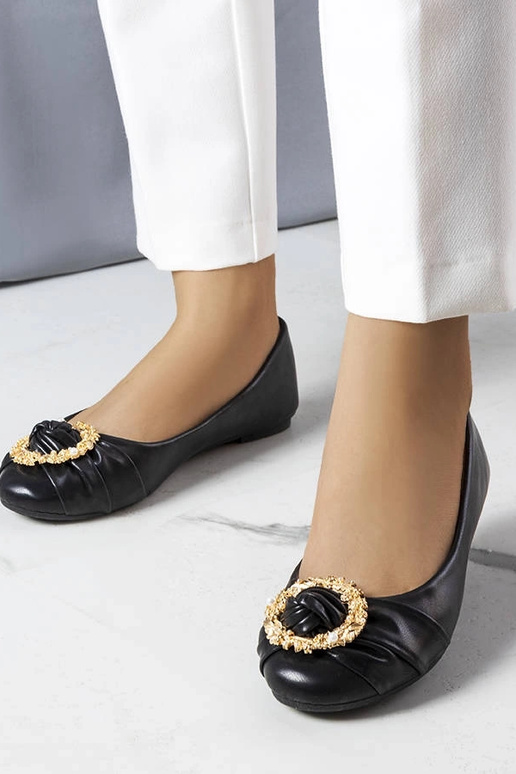 Melni baleta dzīvokļi ar zelta...