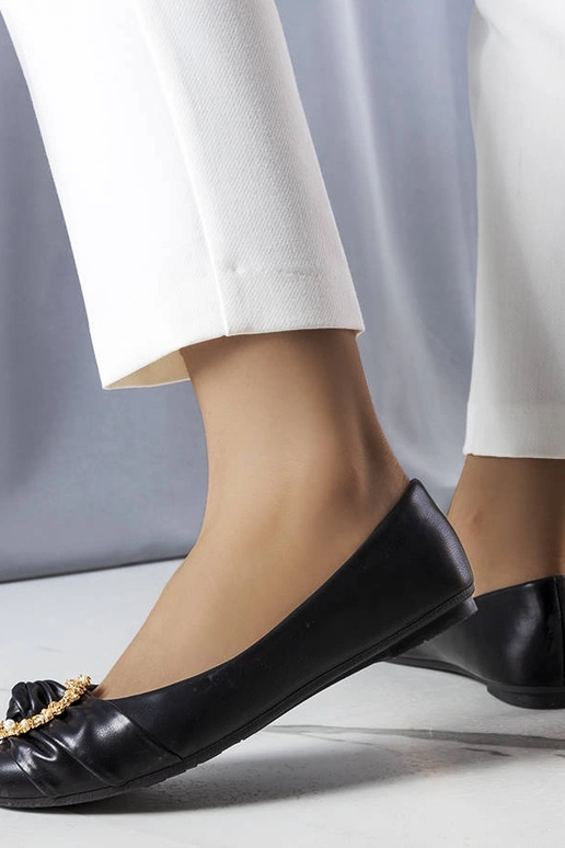 Melni baleta dzīvokļi ar zelta...