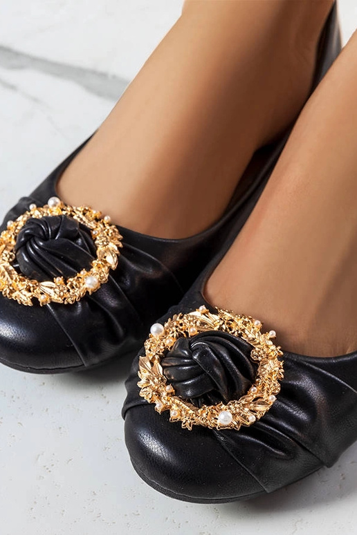 Melni baleta dzīvokļi ar zelta...