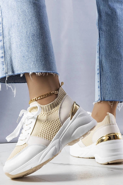 Bēšas kedas uz Ann platformas