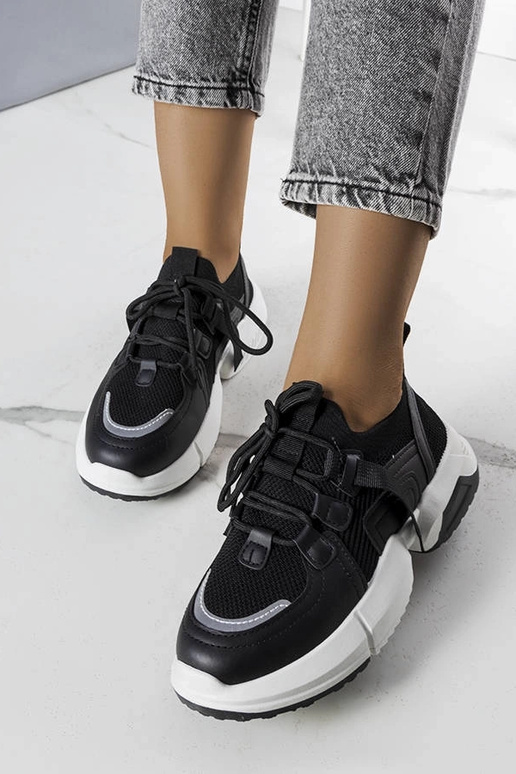 Peggy melnas zeķu kedas