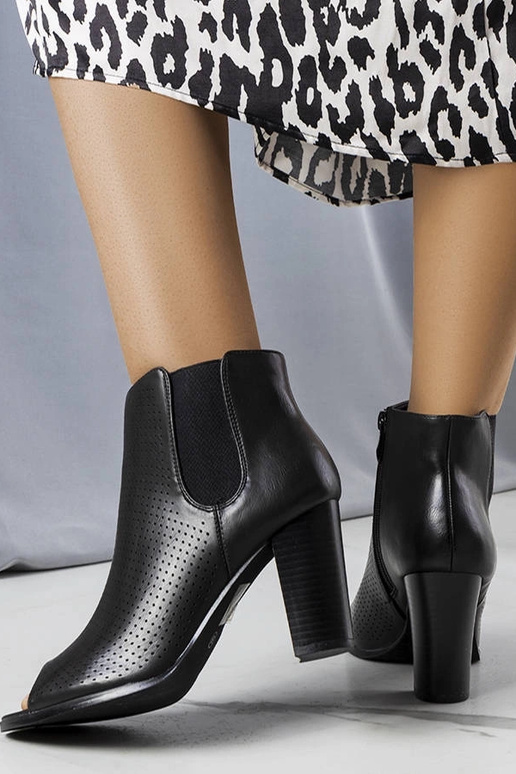 Melni ažūra puszābaki ar papēdi Anna