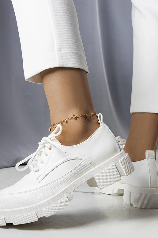 Baltie puszābaki uz masīvas zoles, „Kay"