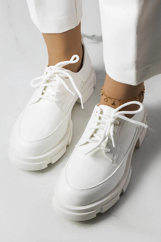 Baltie puszābaki uz masīvas zoles, „Kay"