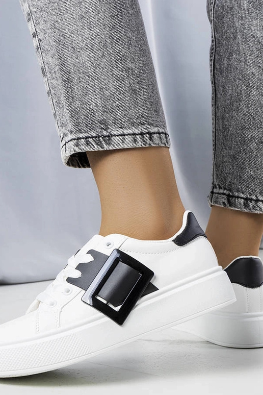 Baltas kedas rotātas ar melnu Toni...