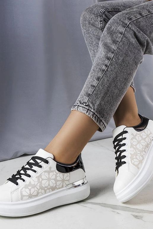 Erin melnbaltas perforētas kedas