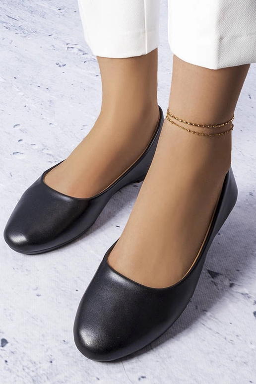 Melnas balerīnas ar ādas iekšzoli...