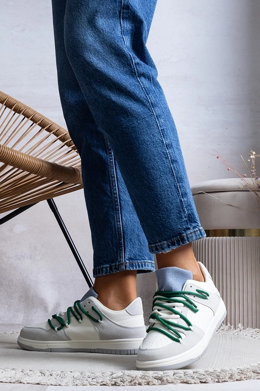 Pelēkas sieviešu kedas ar zaļām...