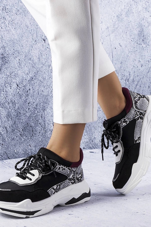 Melnas kedas rotātas ar Savard...