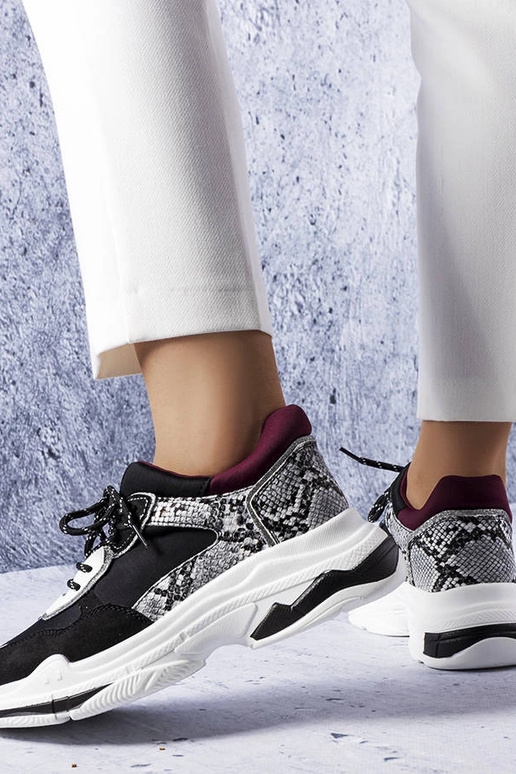 Melnas kedas rotātas ar Savard...