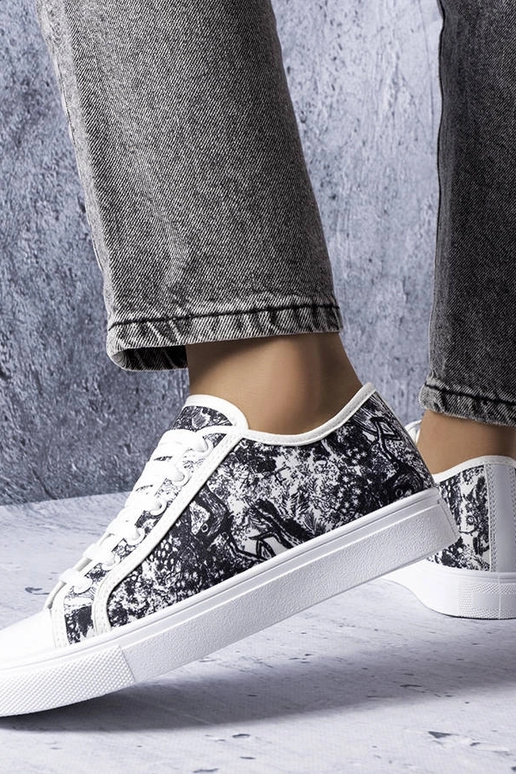 Melnbaltas Aucoin auduma kedas