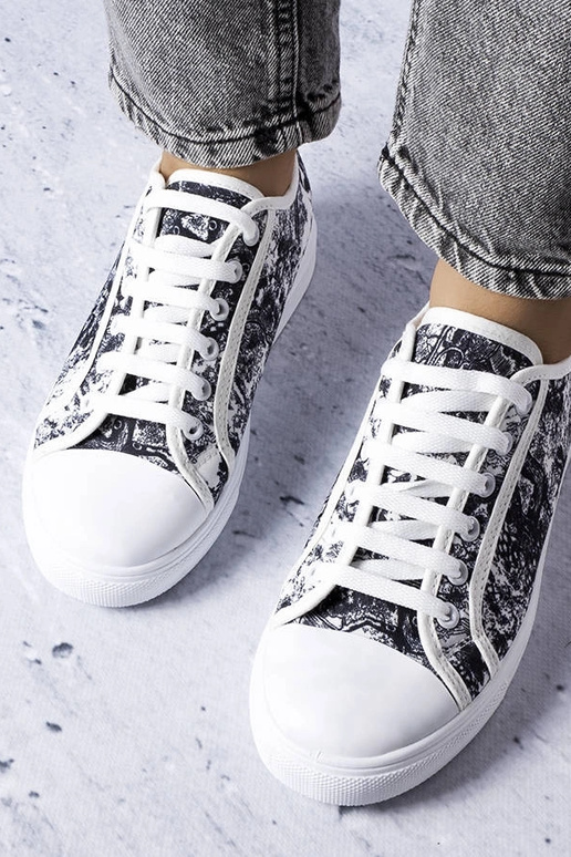 Melnbaltas Aucoin auduma kedas