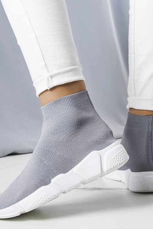 Pelēkas sporta kurpes William