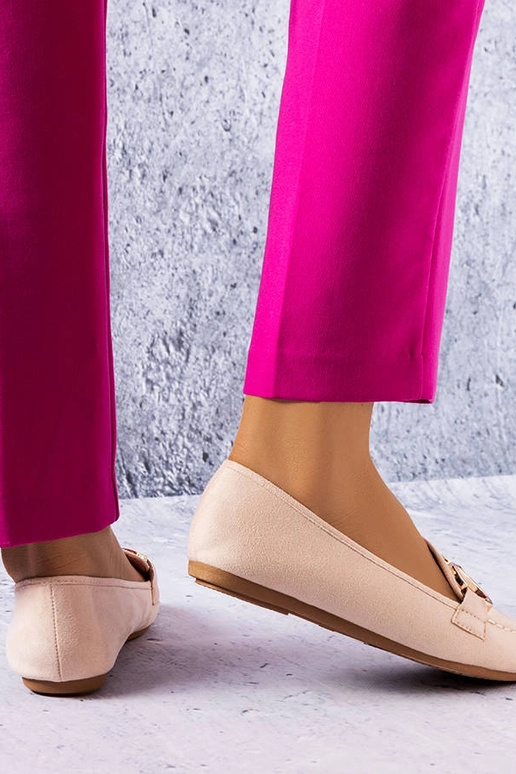 Bēšie klasiskie klaipi Pitre