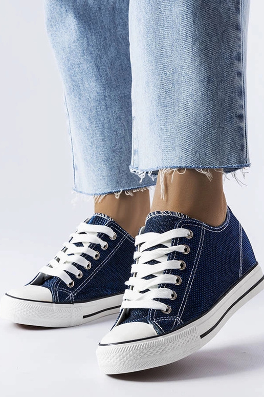 Tumši zilas mirdzošas ķīļveida kedas...