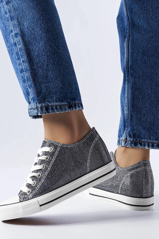 Melni mirdzoši Crete ķīļveida kedas