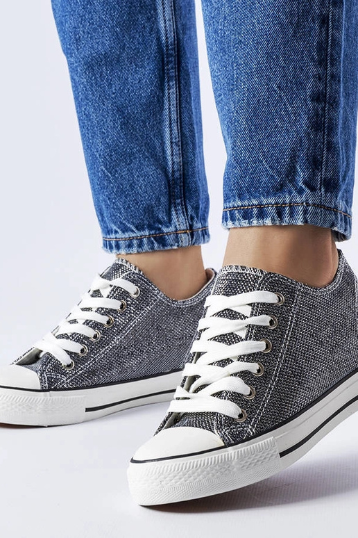 Melni mirdzoši Crete ķīļveida kedas