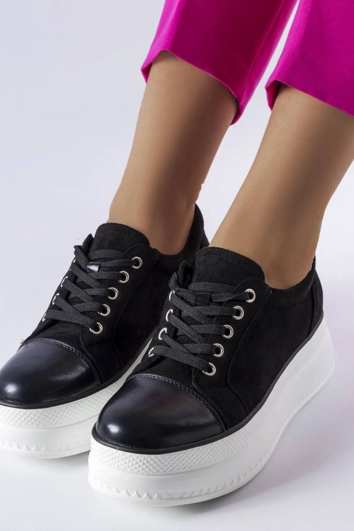 Melni apavi uz platformas, „Pascaline"