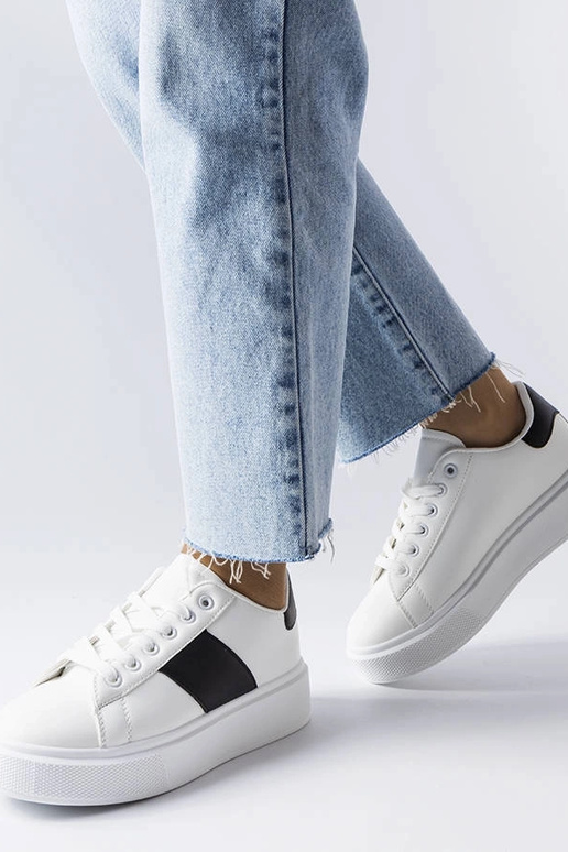 Baltas kedas ar melnu siksniņu Aurélie