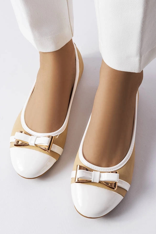 Balti-smilškrāsaini kurpes ar...