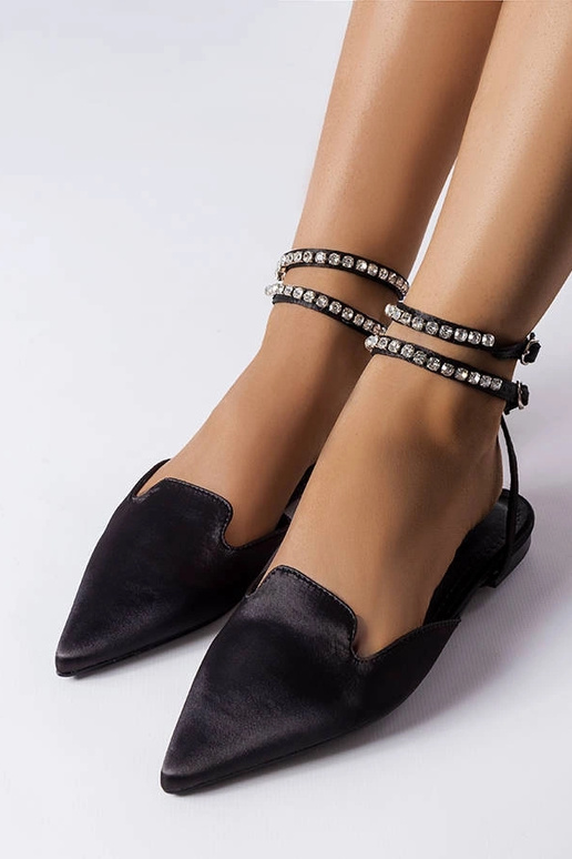 Melnas satīna sandales Hewes