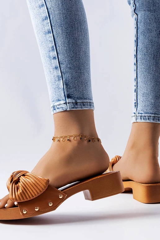 Brūni zempapēžu mūļi no Rochefort