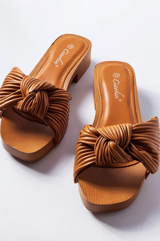 Brūni zempapēžu mūļi no Rochefort