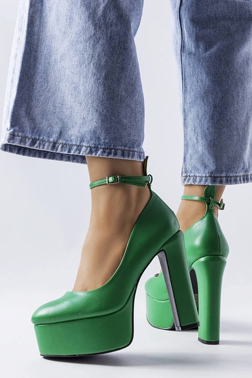 Zaļas augstpapēžu pumpas no Hervé