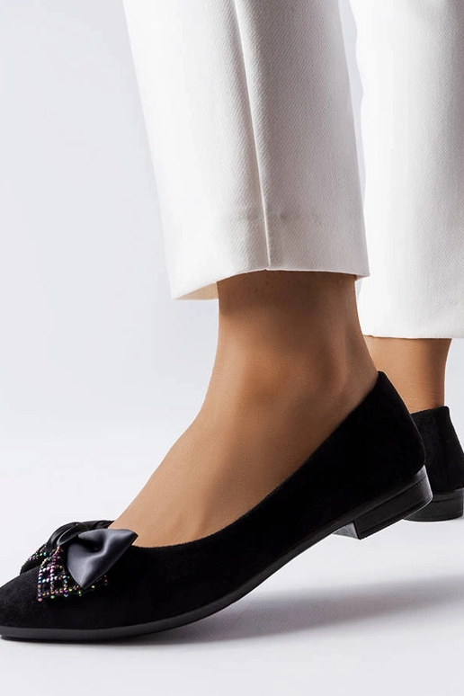 Melnas divvirzienu smailu purngalu...