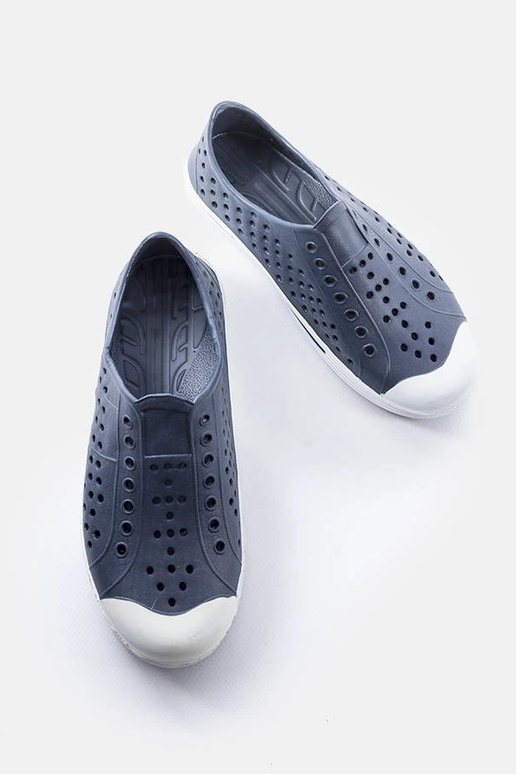 Tumši zilas bērnu baseina flip-flops...