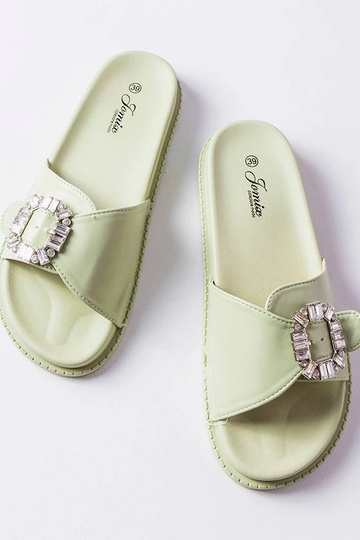 Zaļas flip-flops, kas dekorētas ar Grīgsvei cirkoniem 2