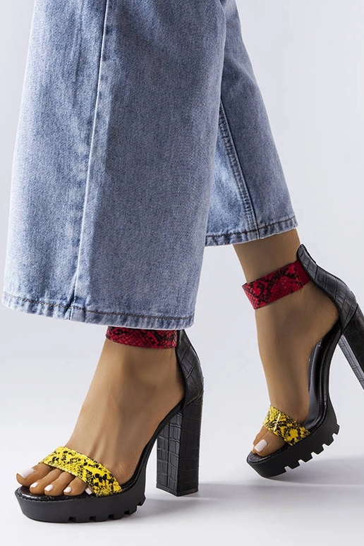 Noksvilas dzeltenās čūskas apdrukas...