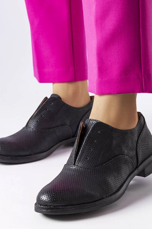 Melnas perforētas Kairaouani kurpes