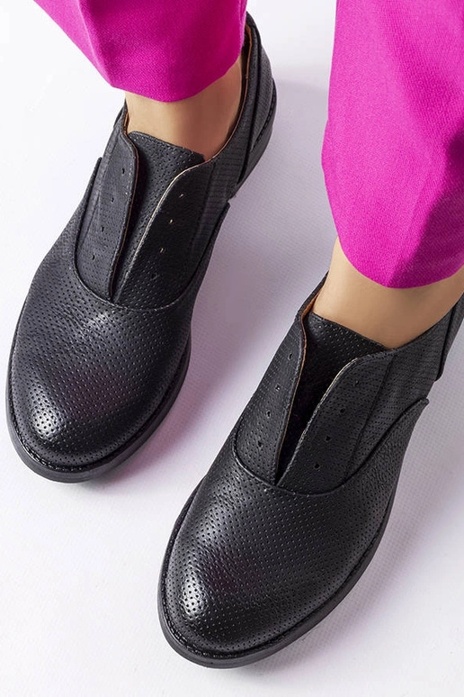 Melnas perforētas Kairaouani kurpes