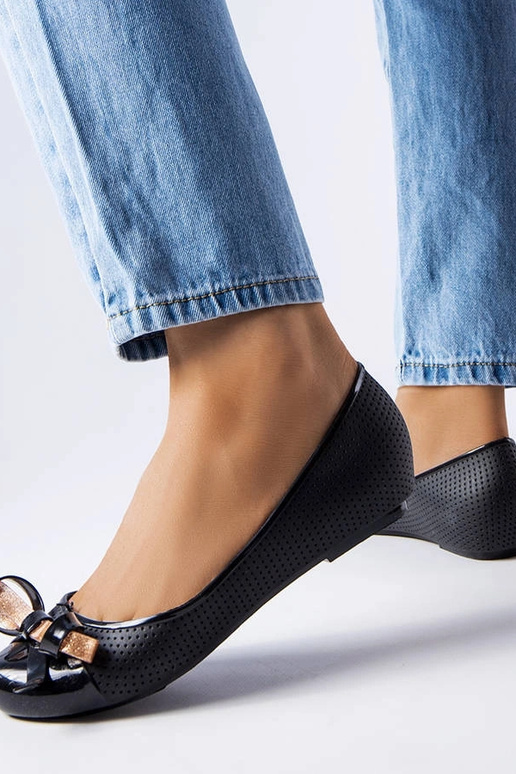 Melni baleta dzīvokļi, kas dekorēti...