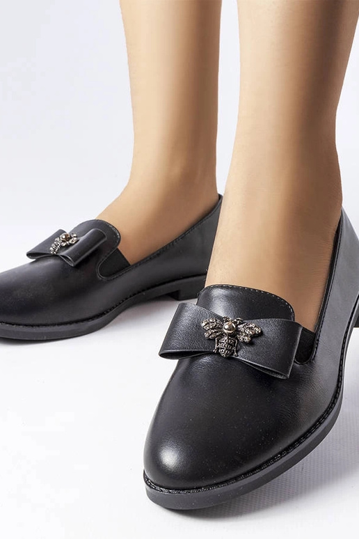 Melni dekoratīvie klaipi Ila