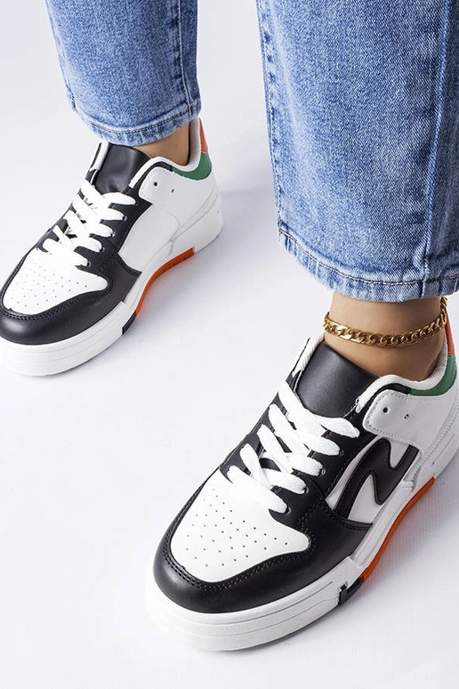 Melnbaltas kurpes ar biezu zoli Harter