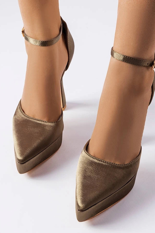 Olīvu augstpapēžu pumpas Lowell