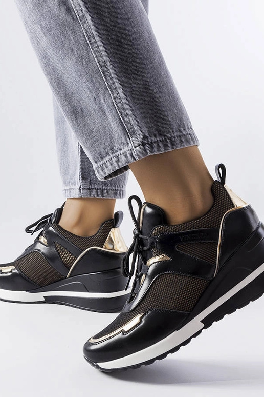 Melni-zeltaini sporta apavi uz...