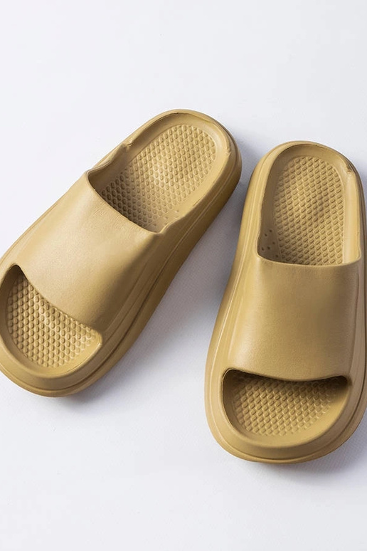 Smilšu krāsas gumijas čības, „Labrecque"