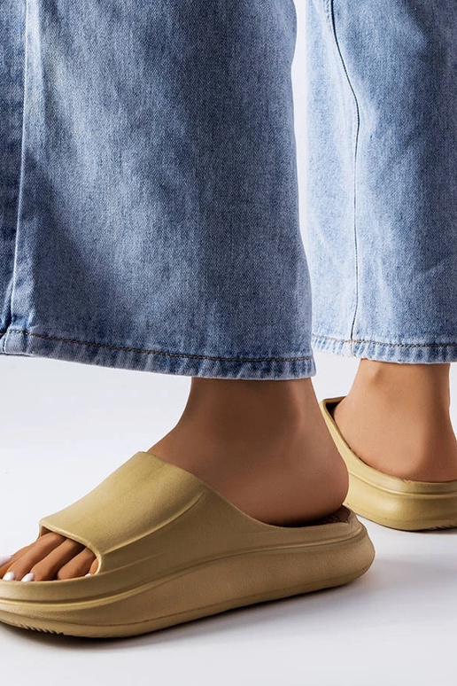 Smilšu krāsas gumijas čības, „Labrecque"