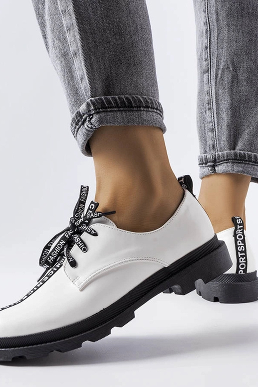 Balti puszābaki ar kontrastējošu zoli...