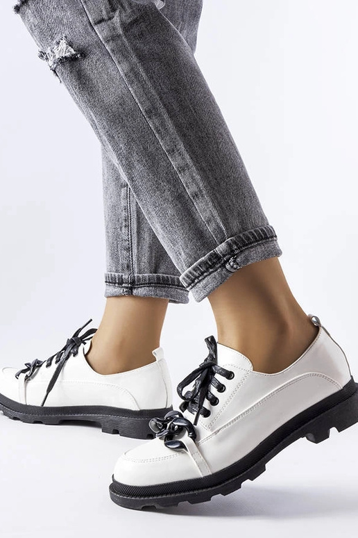 Baltas ķēdes kurpes Allain