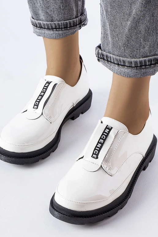 Baltas lakādas Legget apavi